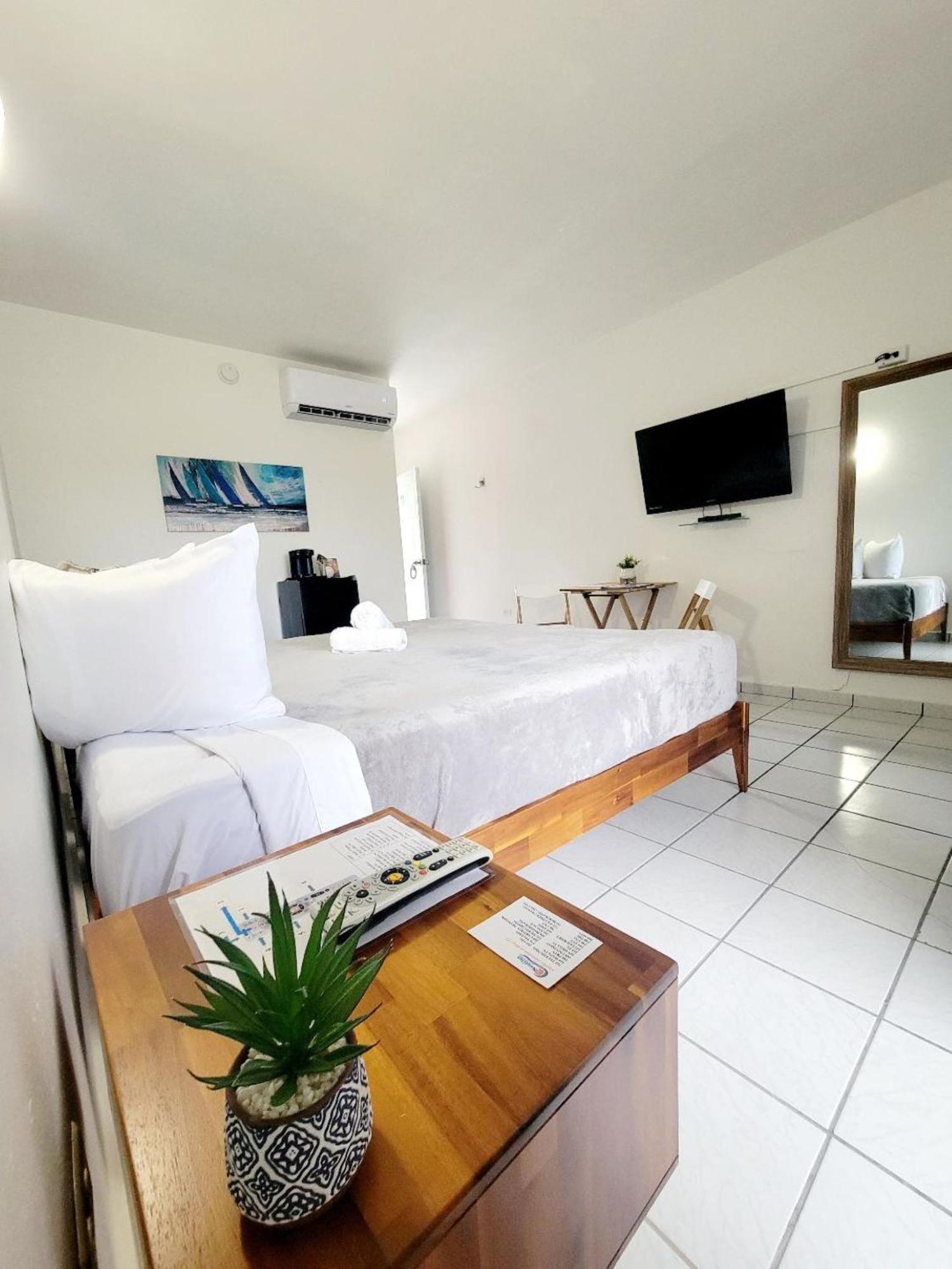 Nautilus By La Jamaca Hotels-Downtown La Parguera Lajas Ngoại thất bức ảnh
